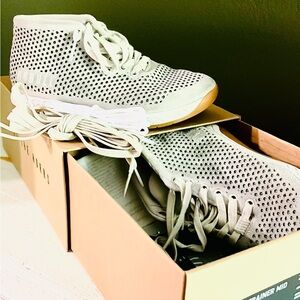 NoBull suede mid top trainer!!